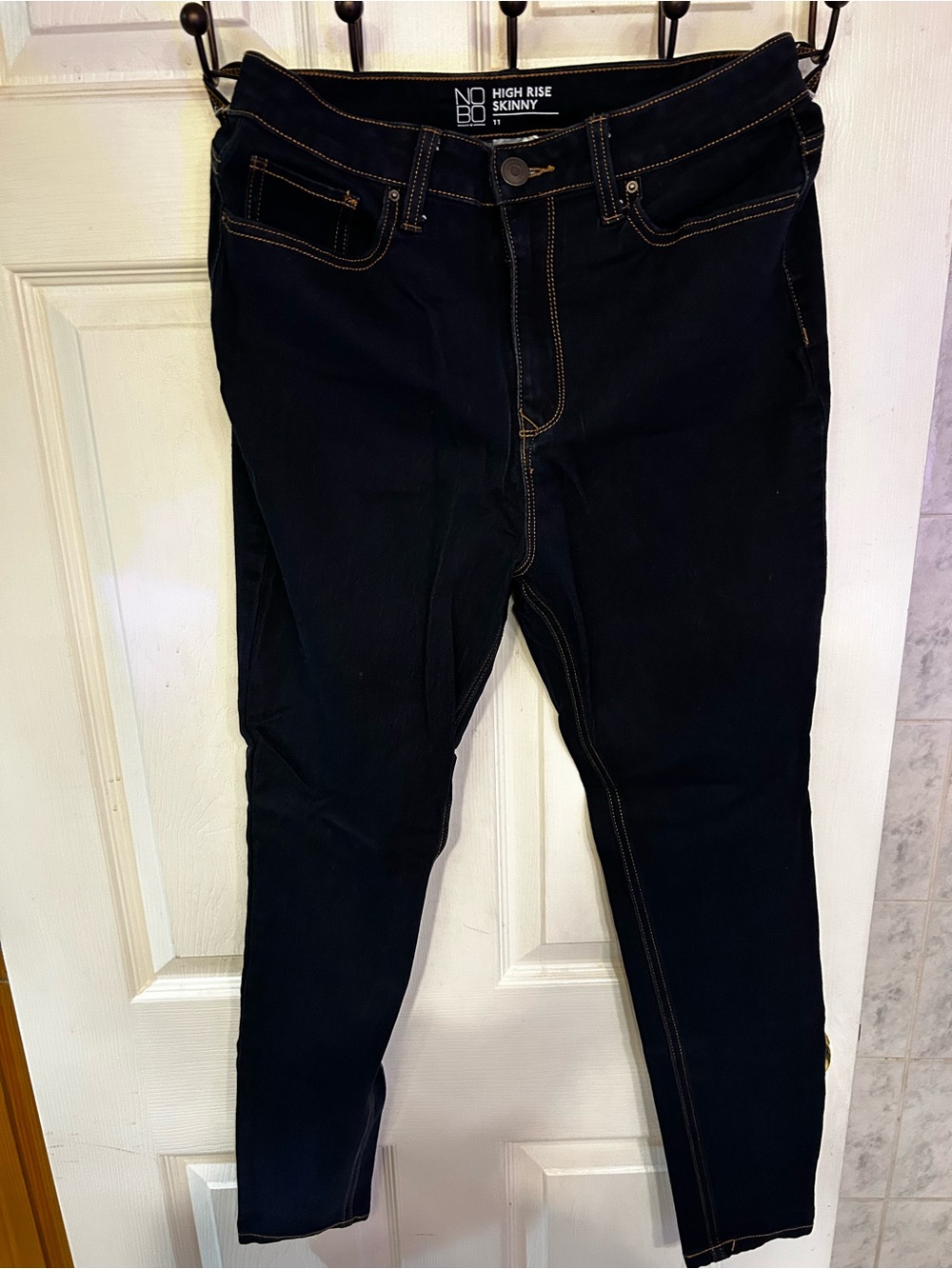 NOBO womens High-Rise Skinny Jeans in Black with Contrast Stitching